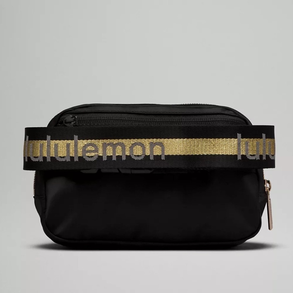 Lululemon Everywhere Belt Bag Black & Gold Logo Strap Crossbody Bag Nwt - Picture 2 of 6